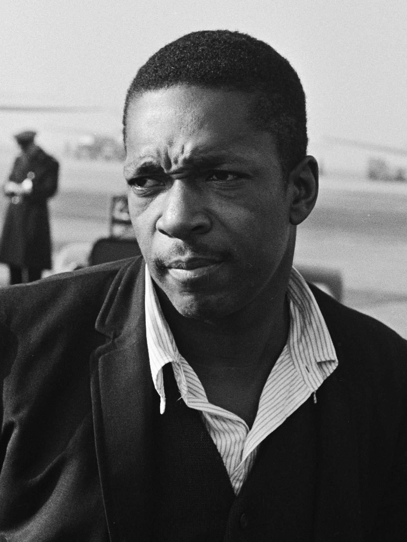 1963年10月26日、アムステルダムのスキッホル空港に着いたJohn Coltrane