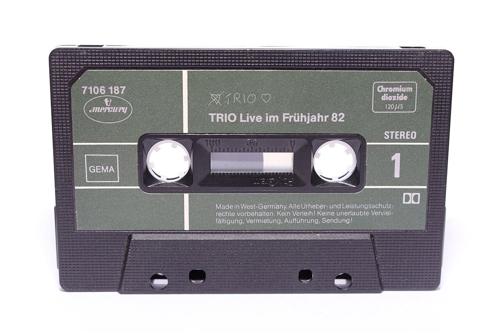 1982年のライブ録音を収めた、緑色のラベルのミュージックテープ